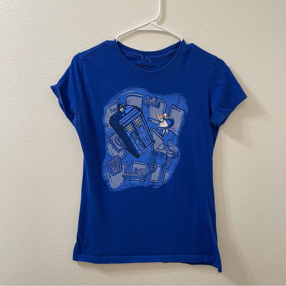 Tee turtles Alice in wonderland shirt blue youth xl